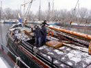 Sneeuwballen gooien winterzeiltocht